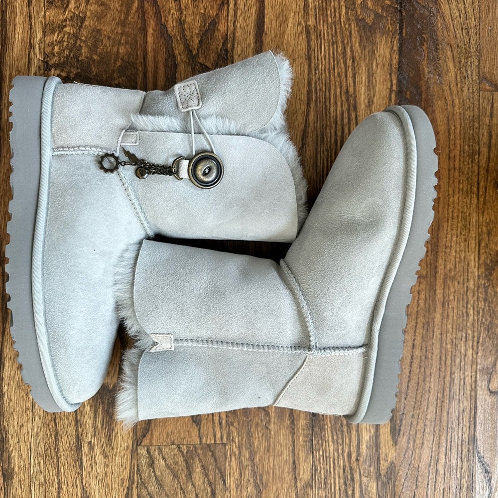 UGG Azalea Charm gray NWB size 7